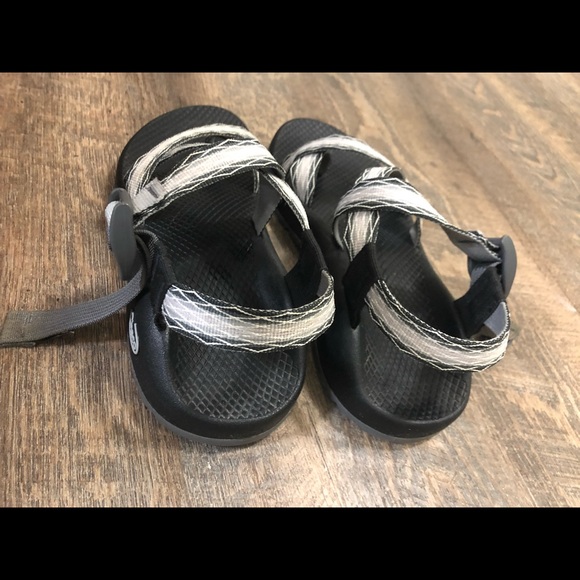 Size 7 Women’s Z Cloud Chacos (grey and white) - Picture 4 of 5